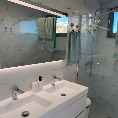 Helena Amber ゲストハウス カニコ