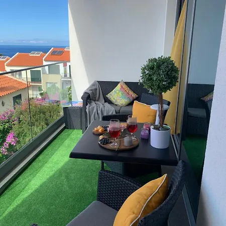 Helena Amber קאניקו