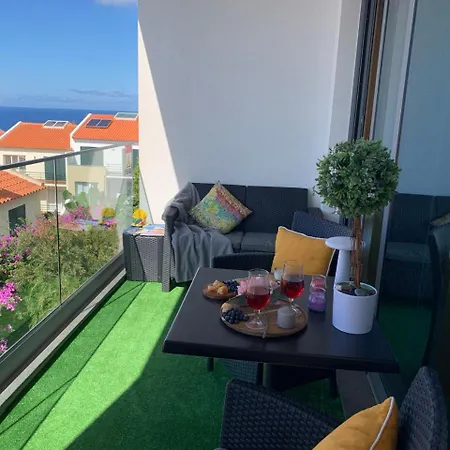 ゲストハウス Helena Amber カニコ