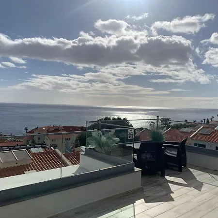 Helena Amber カニコ