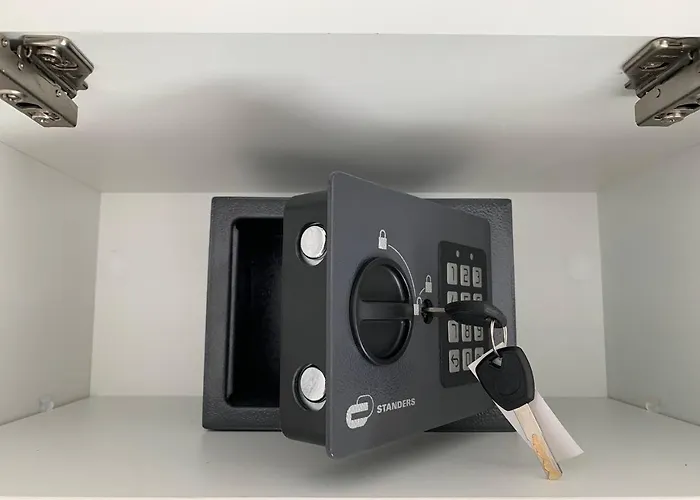 Helena Amber 招待所