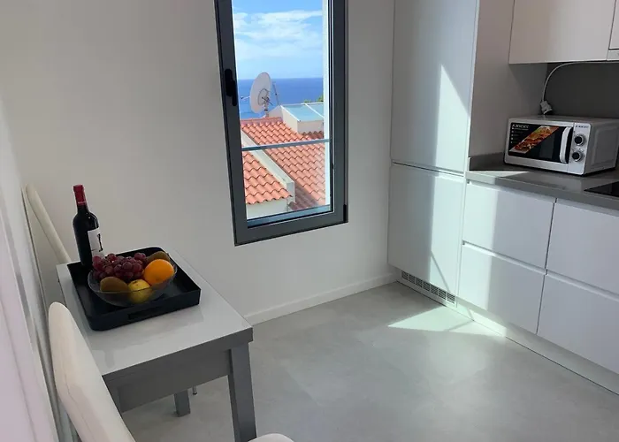 Helena Amber 卡尼索