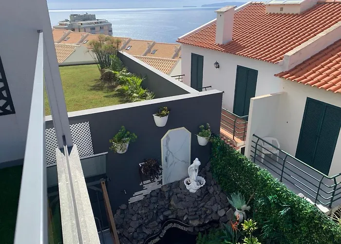 Helena Amber 招待所