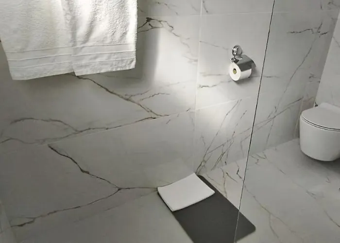 Helena Amber 招待所