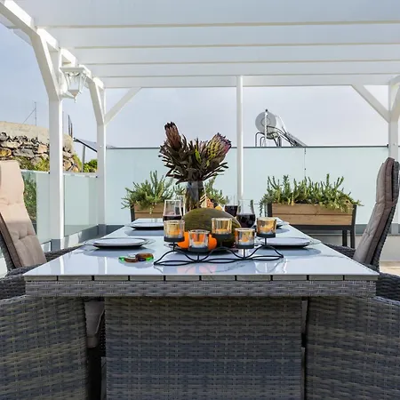 Helena Amber Канису