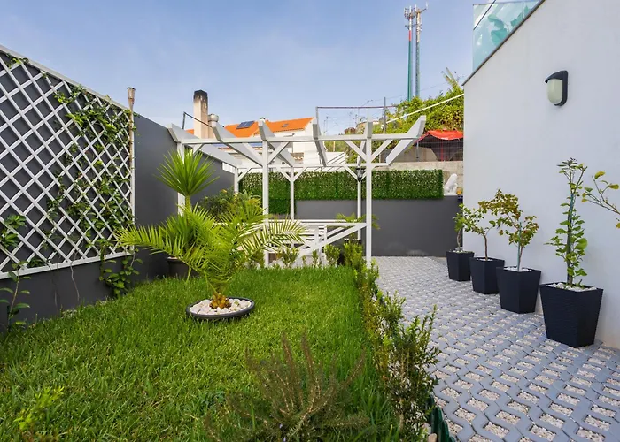 Helena Amber Penzion