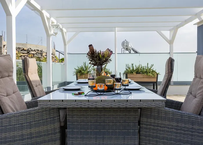 Helena Amber Caniço